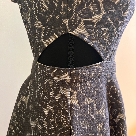 Abercrombie & Fitch Black Floral Lace Mini Dress - Picture 3 of 5